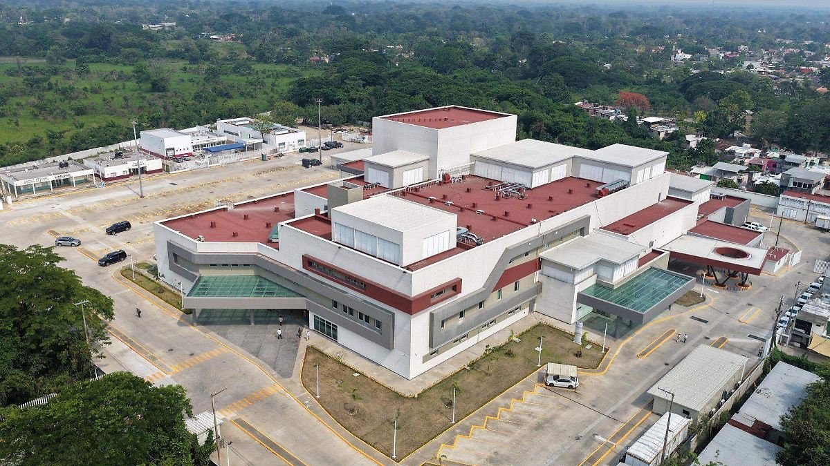 Sheinbaum podría inaugurar el nuevo Hospital de Cárdenas el próximo mes, anuncia Javier May